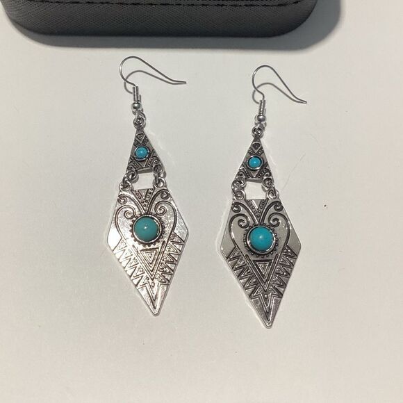 🪷Lightweight SilverTone Turquoise Boho Hook Drop Earrings - Picture 13 of 16
